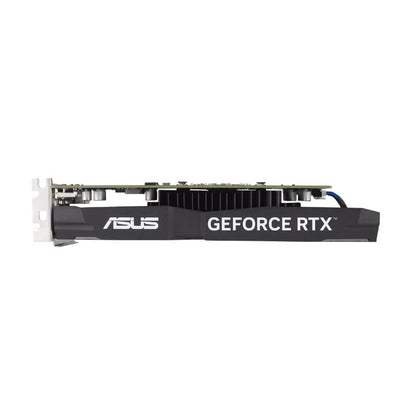 Detalle del logo ASUS RTX grabado en la tarjeta de video RTX 3050